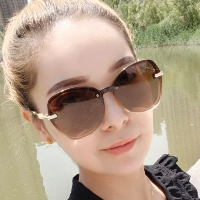 依女士